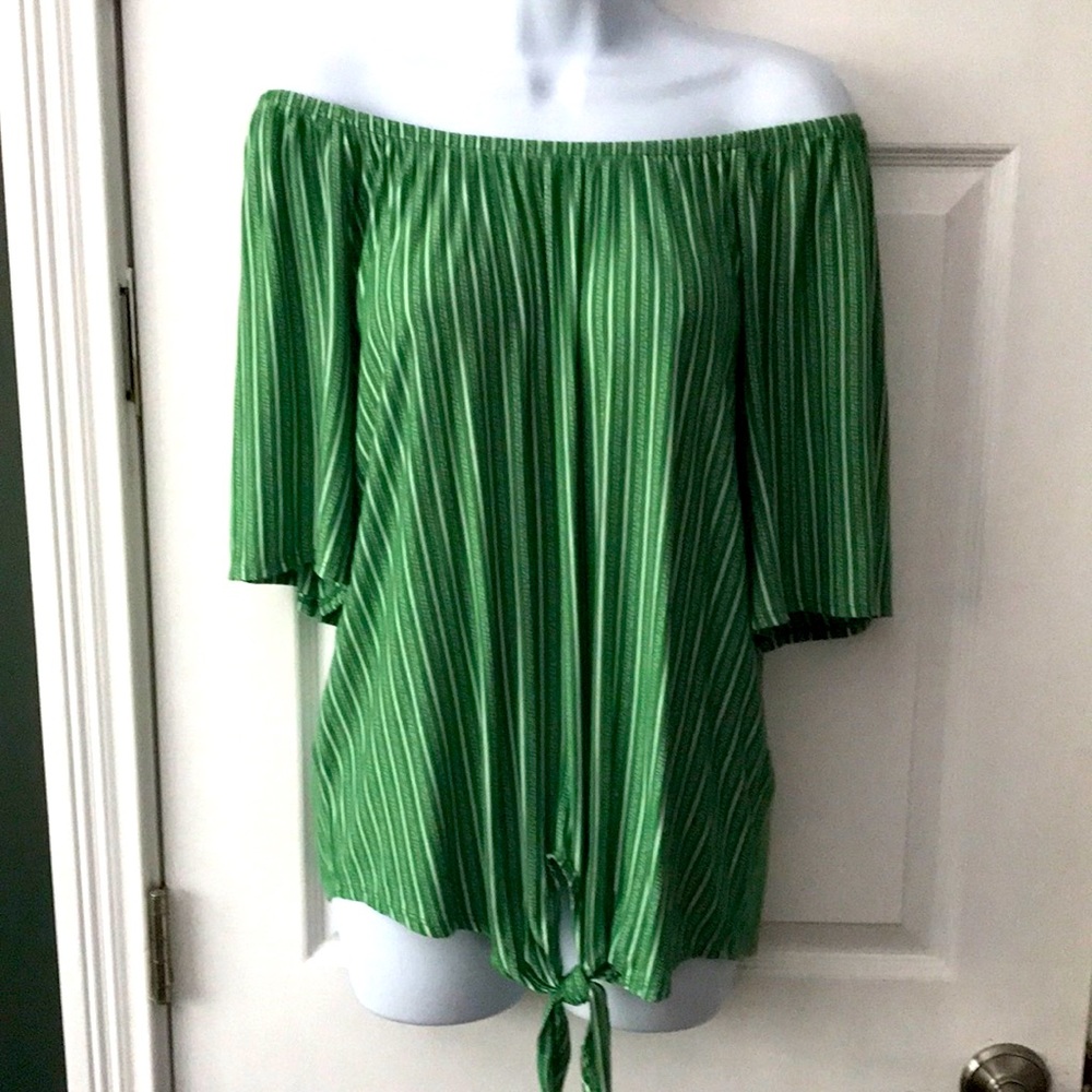 Lovely off shoulder top or could be worn with shoulders up too